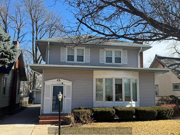 1218 N Saint Joseph Ave, Hastings, NE 68901