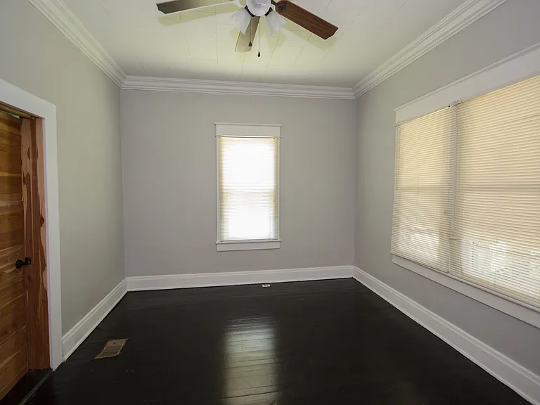 410 S Houston St — Photo 8