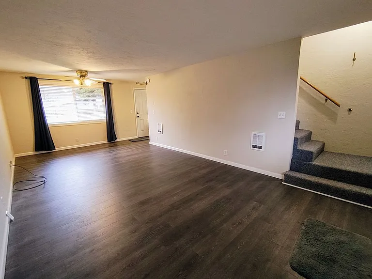 Nice Two Bedroom Duplex In Bethel Area — Photo 6