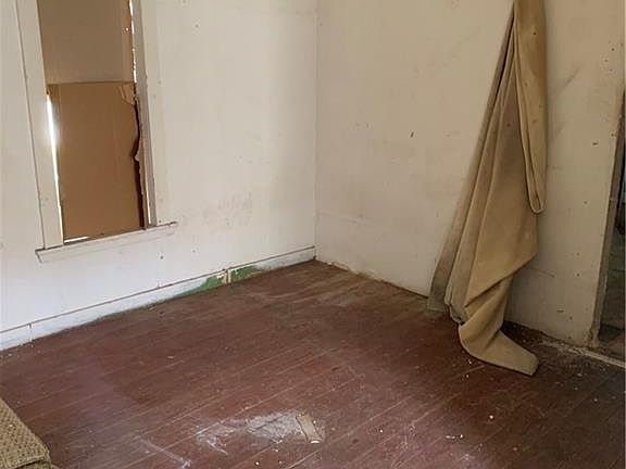 2nd image of 618 Meuly St