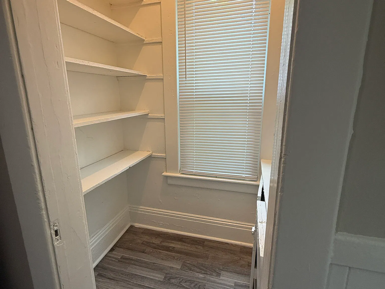3 bed, 975 sqft, $1,458 — Photo 2