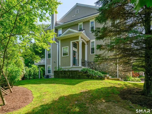 1 Cambridge Drive #1, Danbury, CT 06811