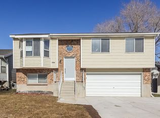 1608 W Crystal Ridge Dr, West Jordan, UT 84084