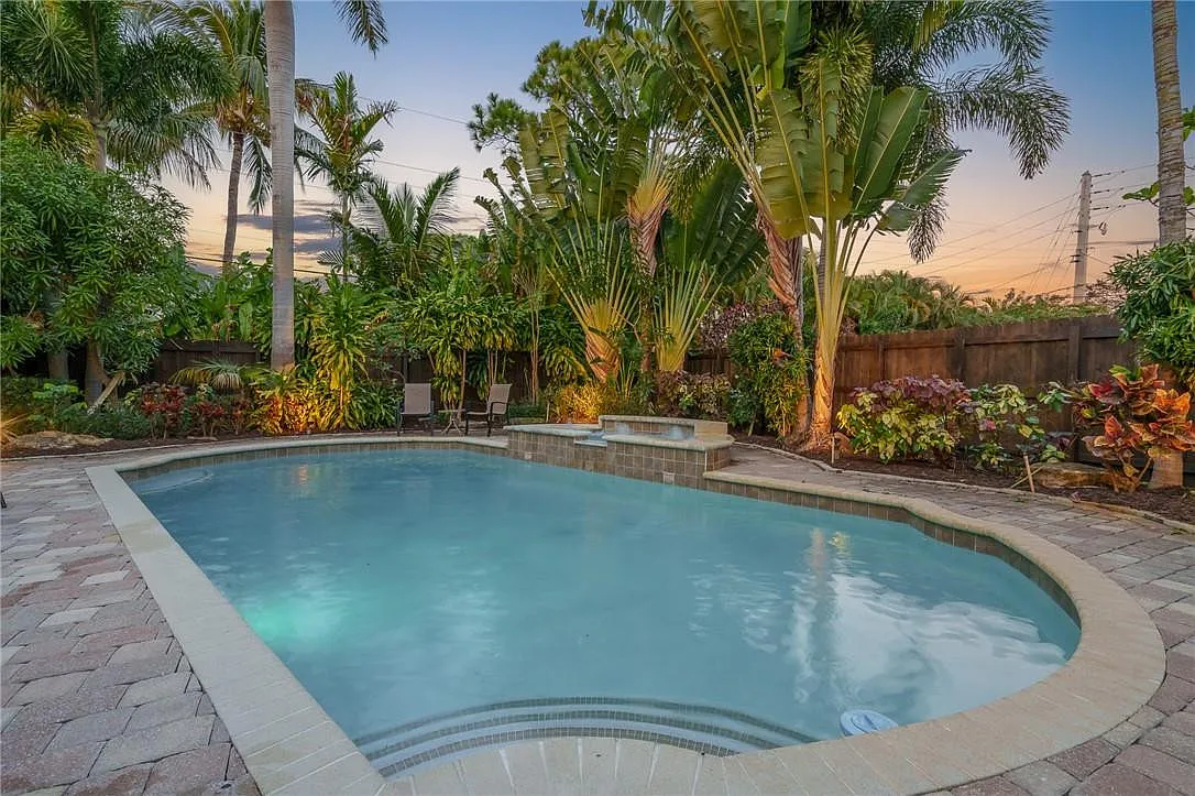 3 bed, 2.0 bath, 1439 sqft, $8,000 — Photo 1