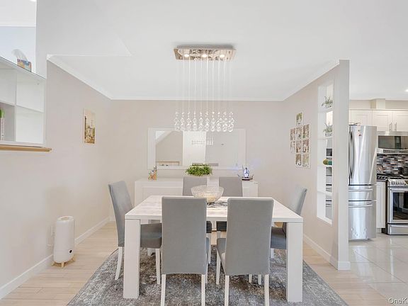 4th image of 929 West Fingerboard Road