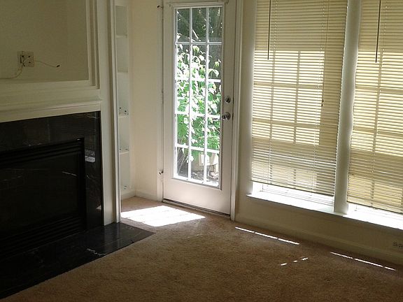 5th image of 222 Fallsgrove Blvd