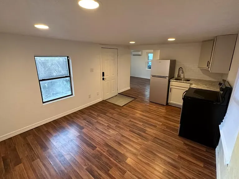 515 E Main St #1/2 — Photo 3