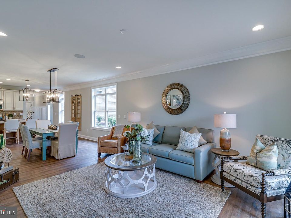 1st image of 130 Waterside Dr