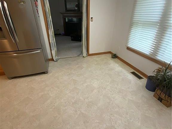 4th image of 1261 N Stewart Rd