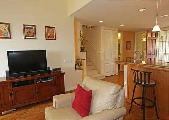 4th image of 75-6060 Kuakini Hwy APT H22