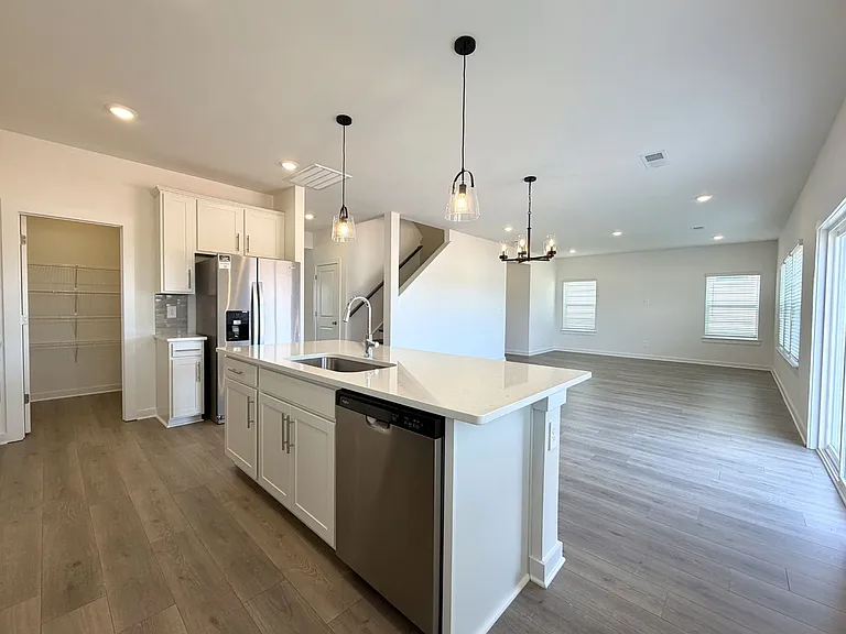 2372 Woodmeadow Dr — Photo 2