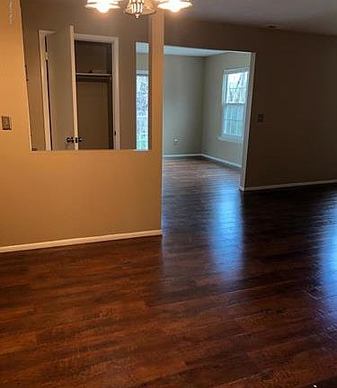 3rd image of 706 Zlotkin Cir