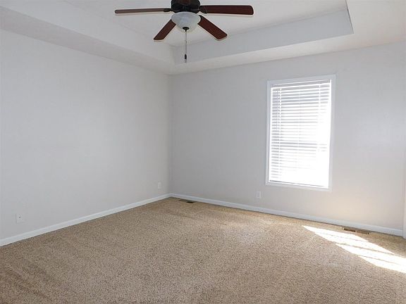 4th image of 664 Foxfield Dr