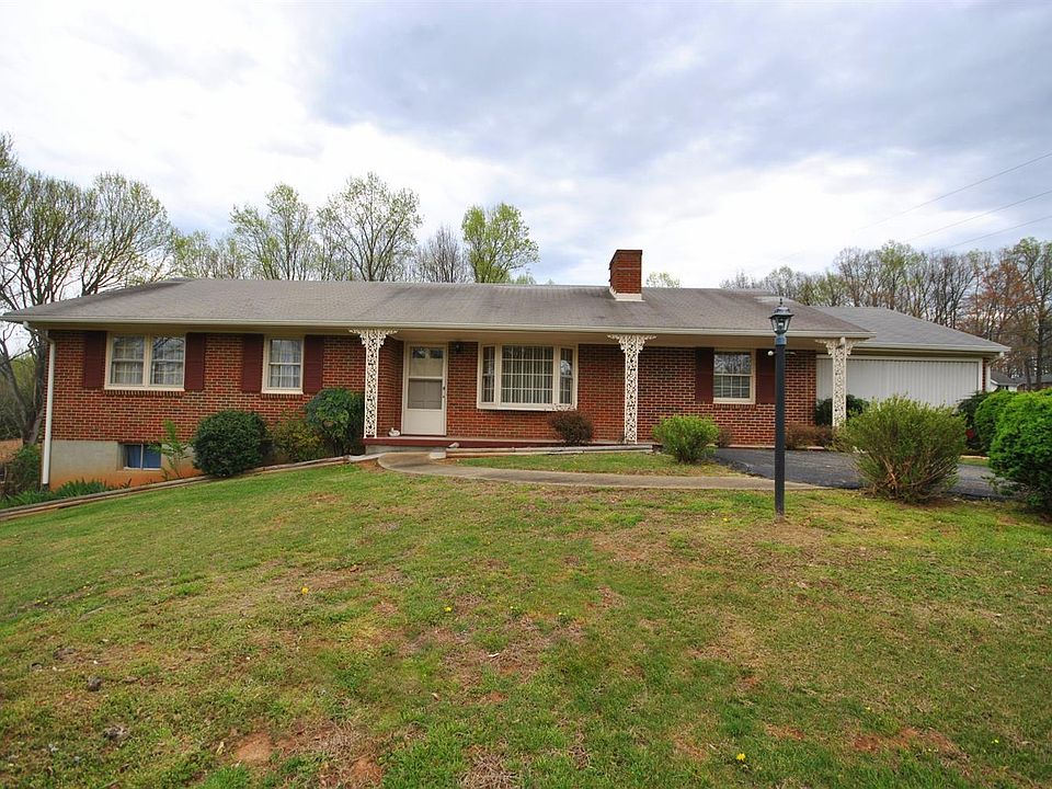 1st image of 130 Andrews Dr