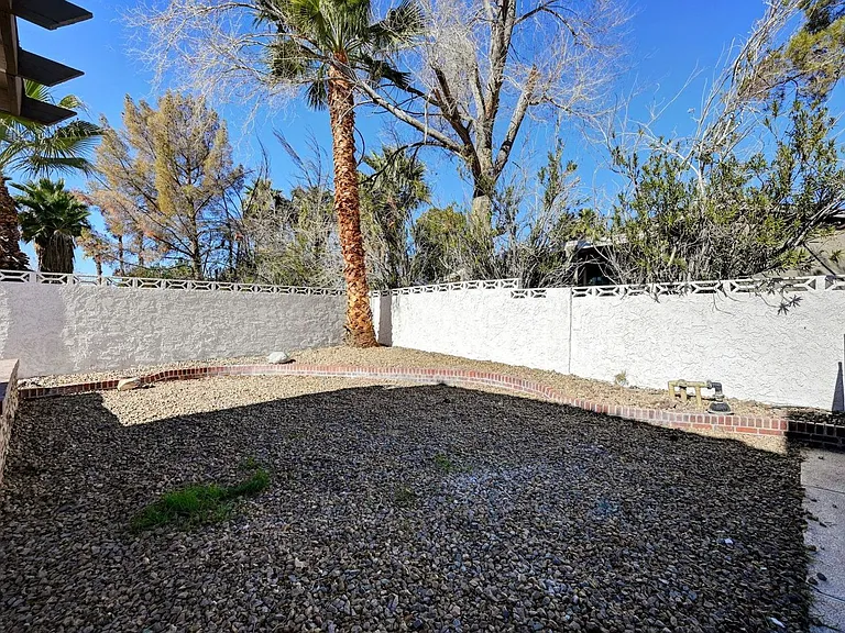 2247 Marlboro Dr — Photo 26