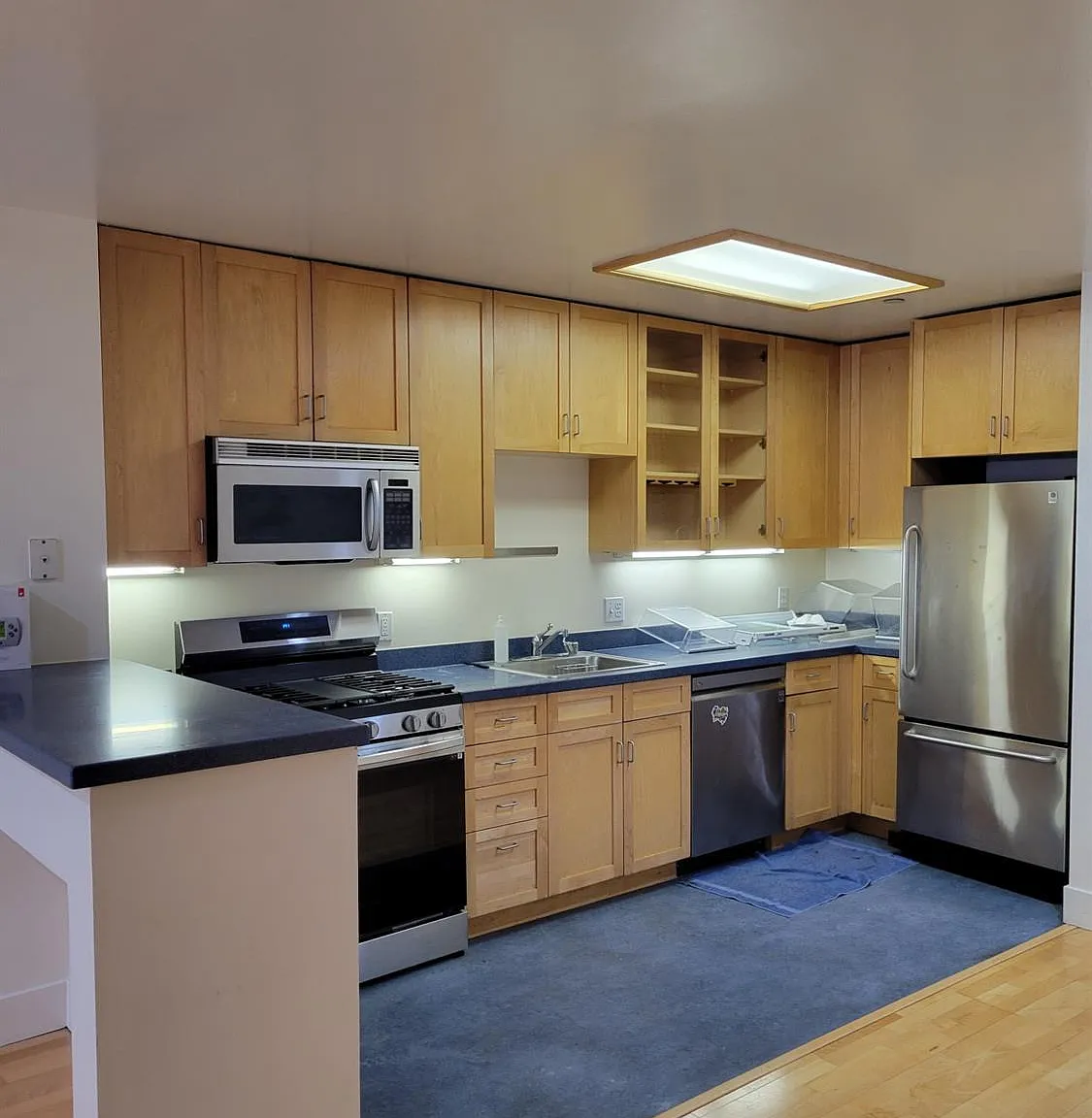 1 bed, 1.0 bath, 1000 sqft, $3,800 — Photo 3