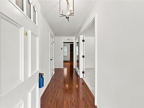 5th image of 50 Willow Rd