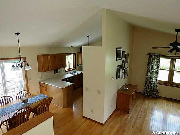 5th image of 3320 Evergreen Cir
