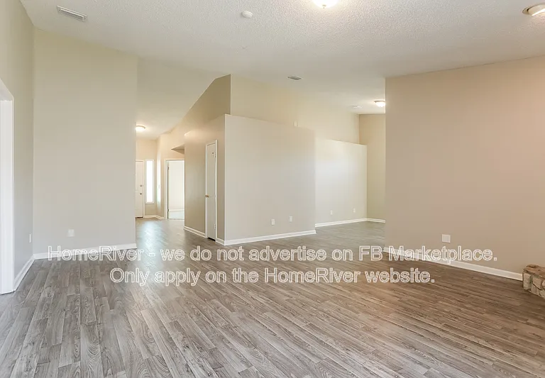 7966 Amandas Crossing Dr E — Photo 4