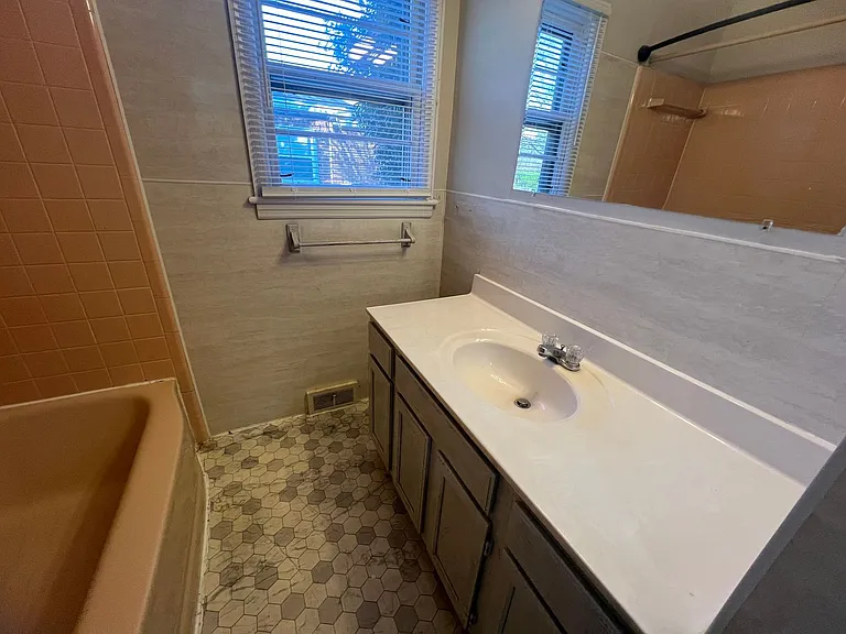 206 Connecticut Ave — Photo 21