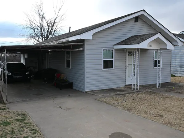306 E 5th St, Vici, OK 73859