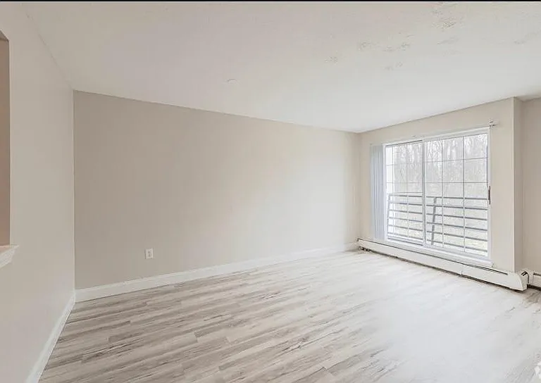 Highland House Apartments — Photo 36