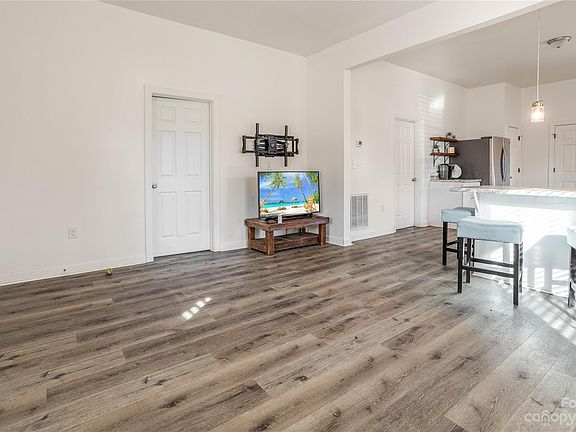 4th image of 108 Lutz Ct