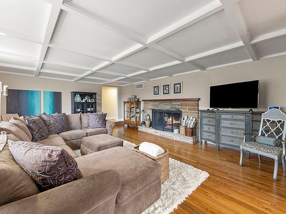 2nd image of 1001 Geneva Rd