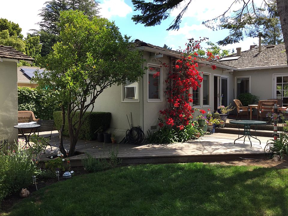 1st image of 915 Peggy Ln