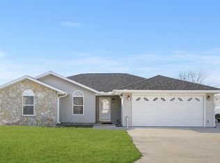 106 Neals Trl, Reeds Spring, MO 65737