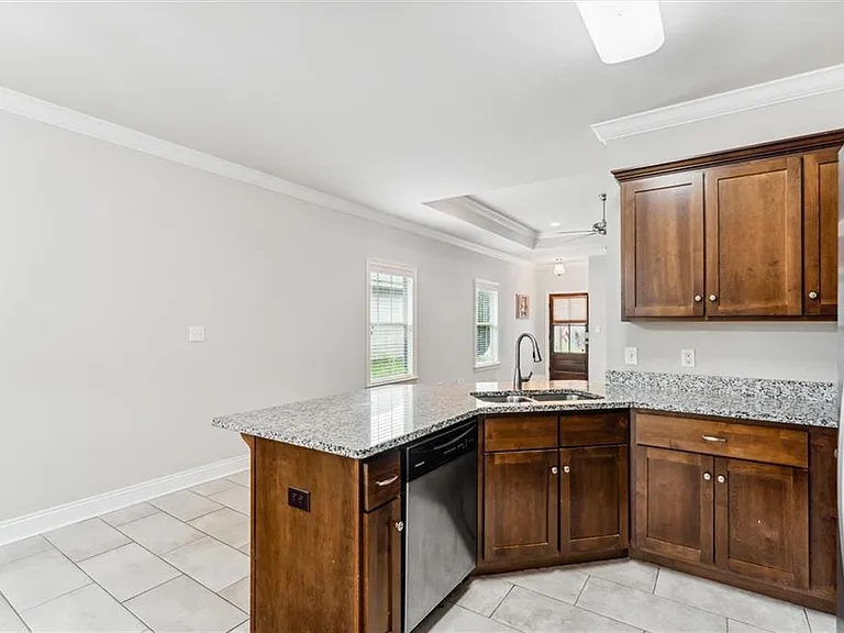 856 Linlen Ave — Photo 6