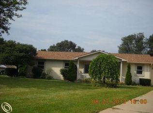 2785 E Wardlow Rd, Highland, MI 48356