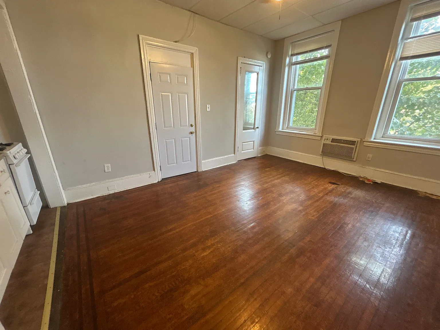 Studio, $990 — Photo 4