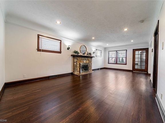 3rd image of 3598 Cedarbrook Rd