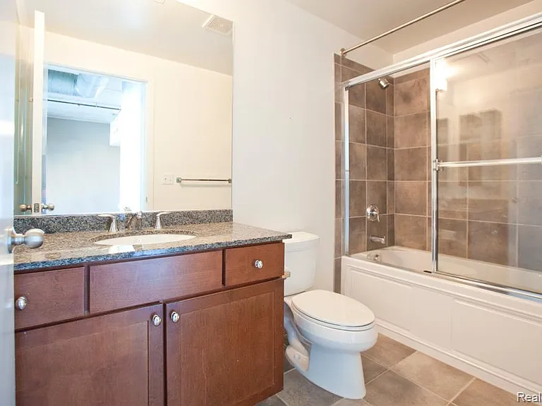 3670 Woodward Ave #410 — Photo 22