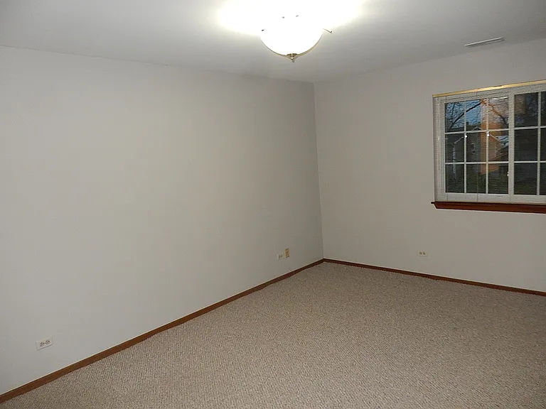 975 Westchester Cir — Photo 10