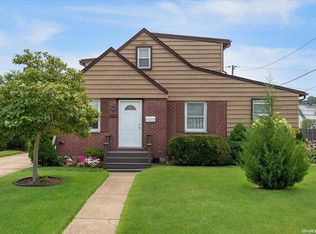 2186 Bright Ave, East Meadow, NY 11554