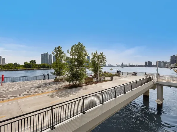 14 Sutton Place South image 10 of 12