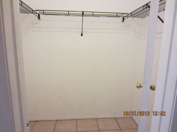 WALK IN CLOSET