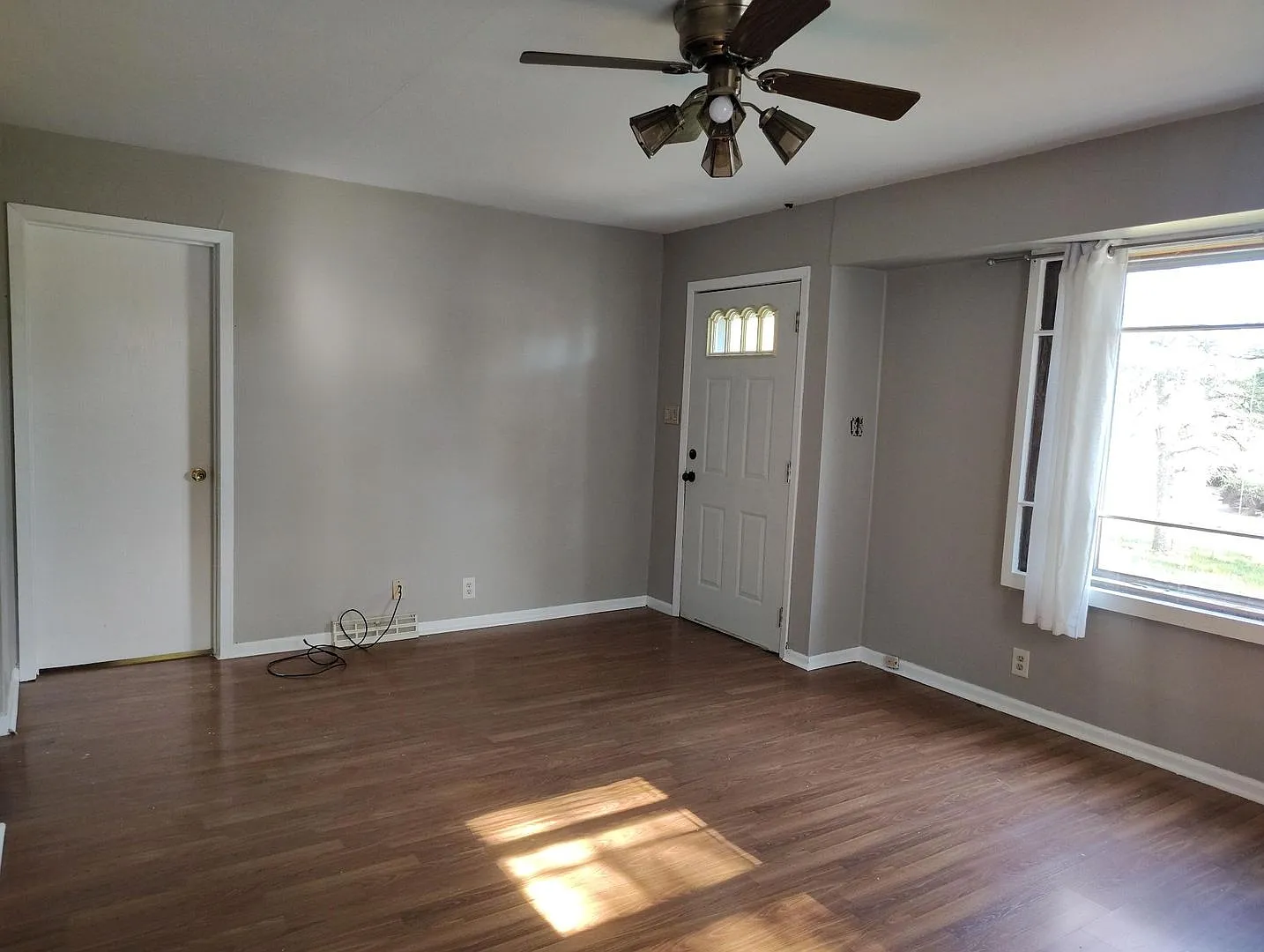 Single Family 4 Bed/2 Bath House for Rent!! — Photo 3