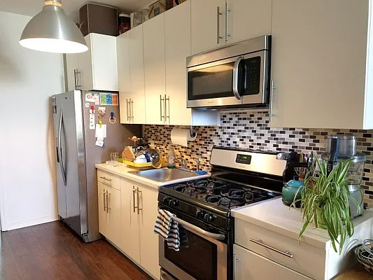 Rented by MCR Realty | media 9