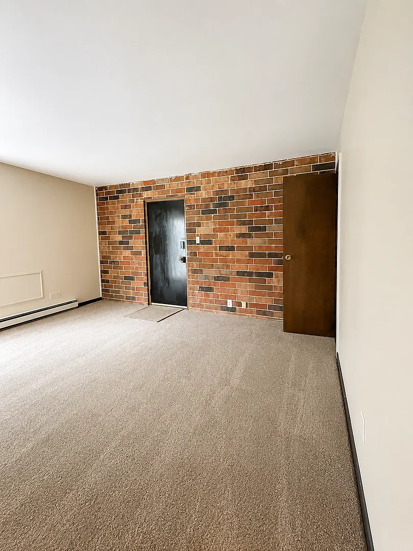 Blue Island Apartments — Photo 2