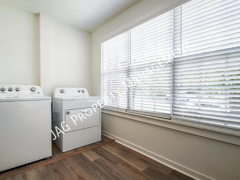 2892 College St #2 — Photo 11