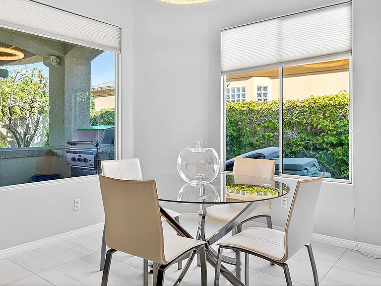 BREAKFAST NOOK