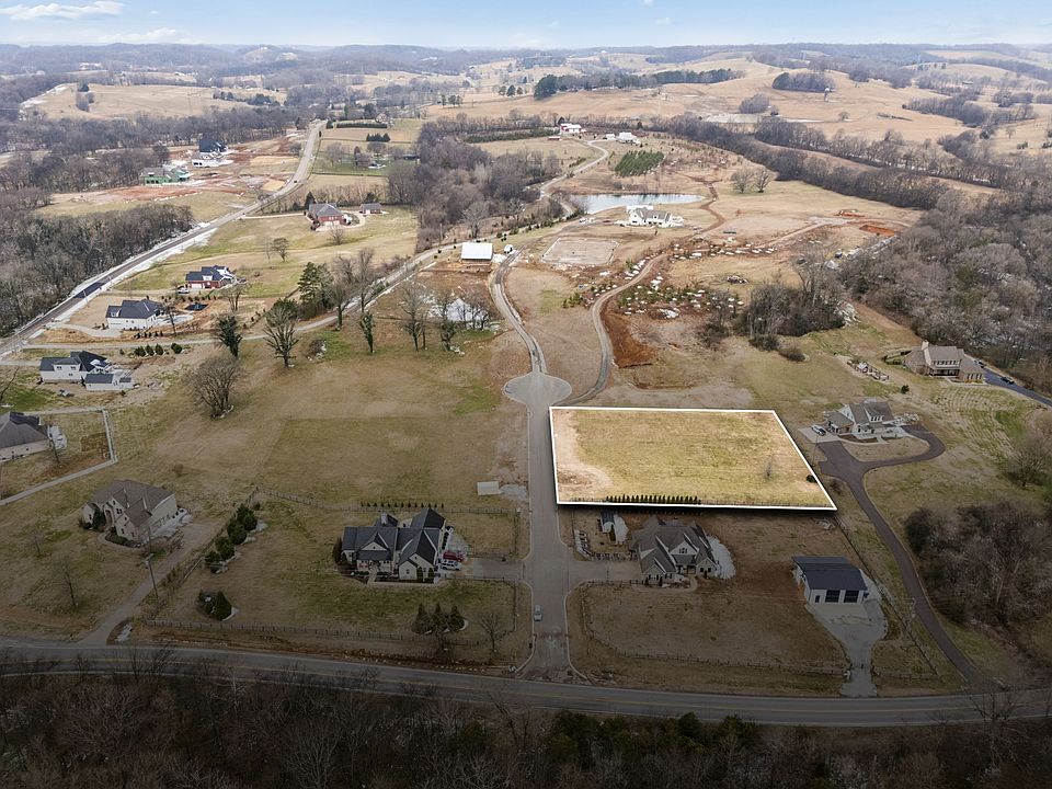1st image of 102 Heirloom Ln