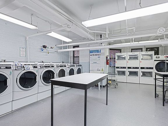 3rd image of 215 W 75th St APT 4D