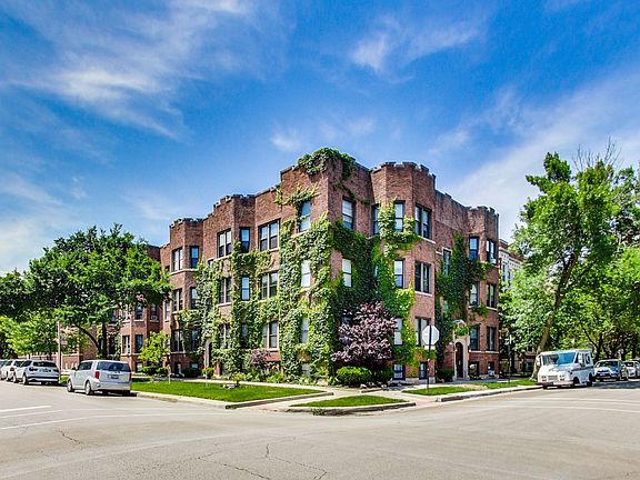 2nd image of 1304 W Waveland Ave #1W