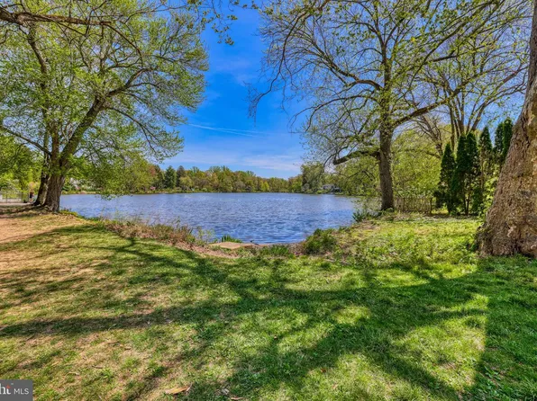 2323 Lakeview Dr, Yardley, PA 19067