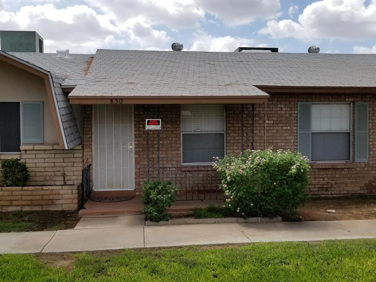 850 N Date — Photo 1