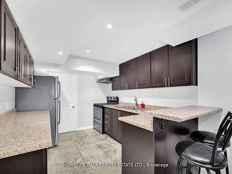19 Warburton Dr #BSMNT — Photo 11